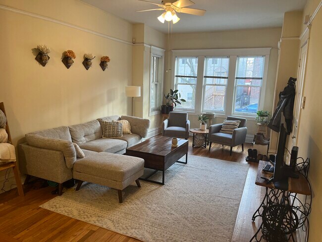 Foto del edificio - 3256 N Seminary Ave
