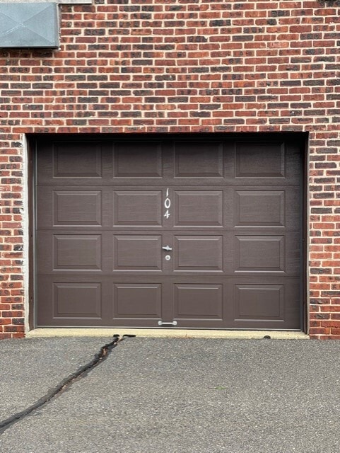 1 Storage Garage #104 Included - 220 Manor E