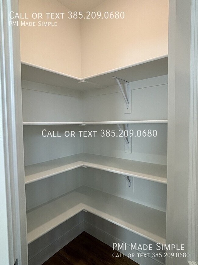 Foto del edificio - Lovely 3-Bedroom Townhouse in Lehi