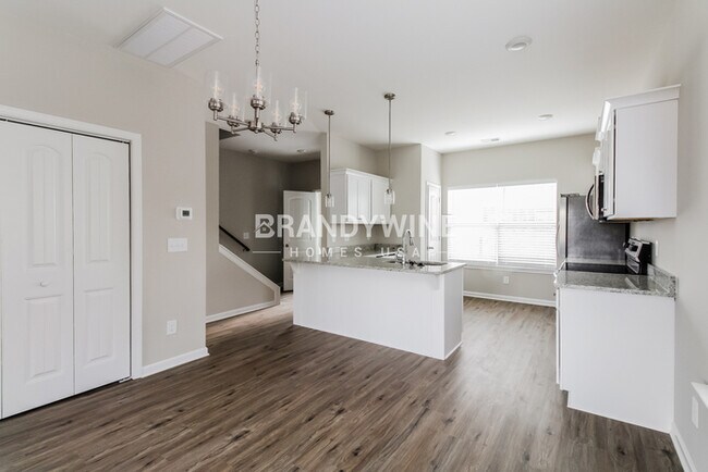 Building Photo - NEW LOWER RENTAL RATE LEASING SPECIAL: Rec...