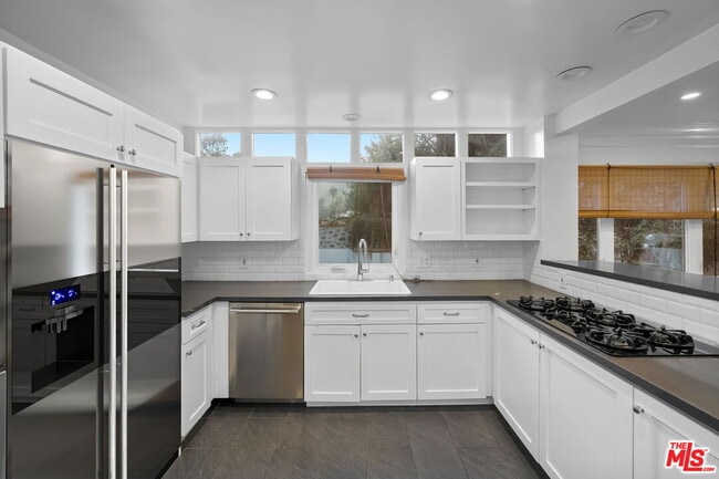 Building Photo - 2319 Outpost Dr