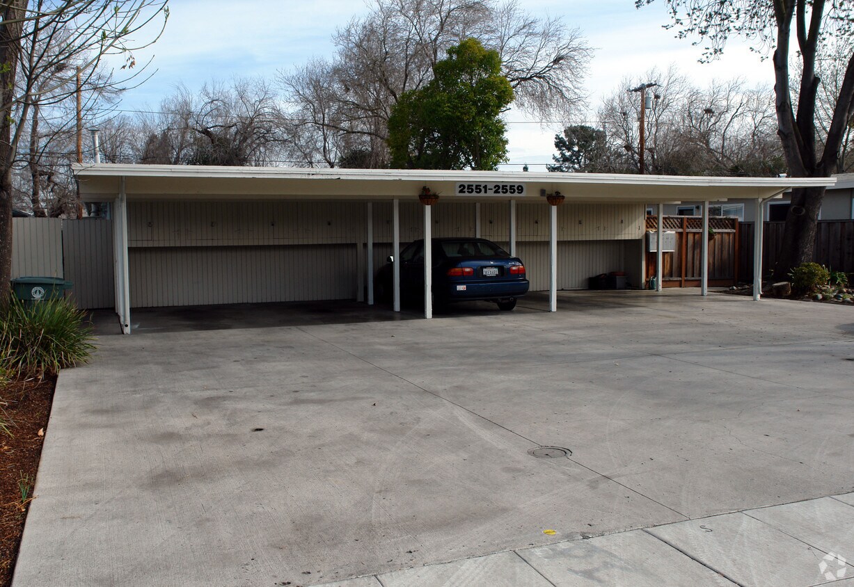 Primary Photo - 2551 Alma St