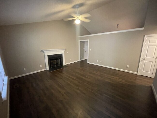 Building Photo - 3 Bd 2 Ba Detached