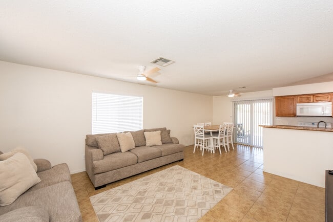 Foto del edificio - 8845 E 38th Pl