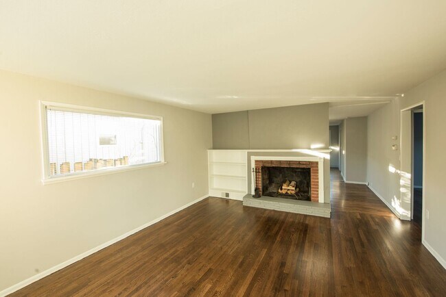 Foto del edificio - 10039 Ashworth Ave N