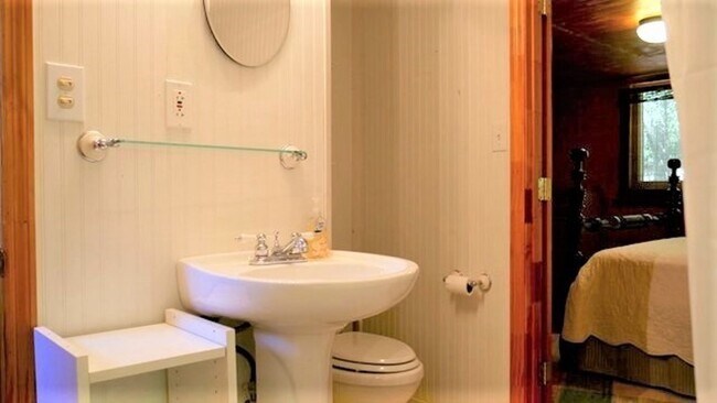 Building Photo - Fully Furnished 2 Bedroom Cottage in North...