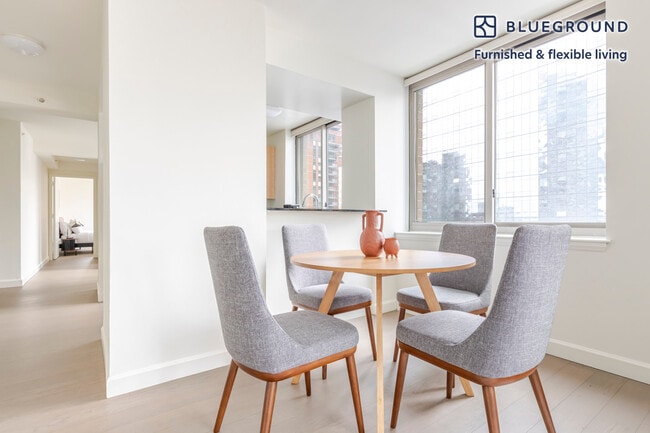 Building Photo - 561 10th Ave