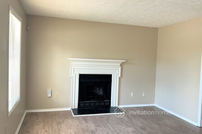 Foto del edificio - 3040 Laurengate Dr