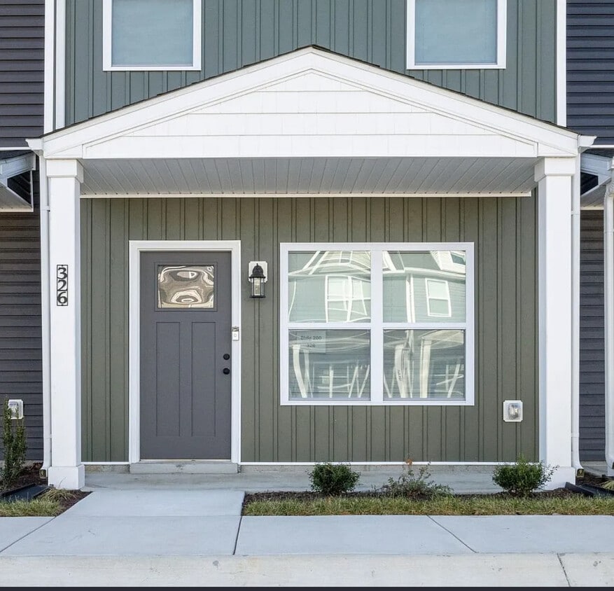 Foto principal - 326 Front Rdg Cir