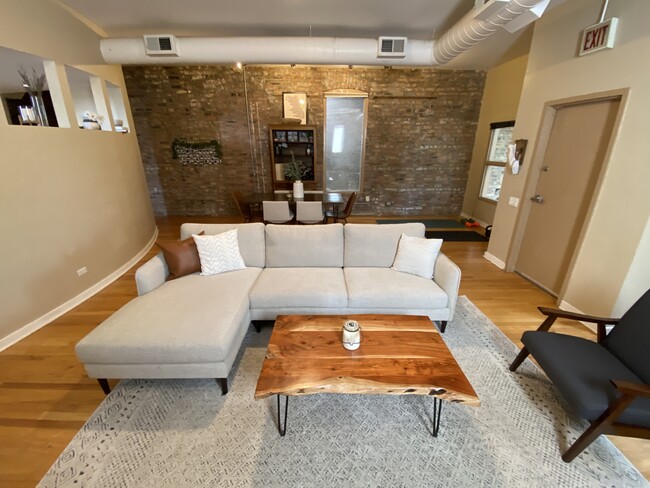 Building Photo - 2356 N Damen Ave