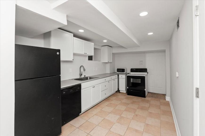 Foto principal - 3 bedroom in Chicago IL 60640