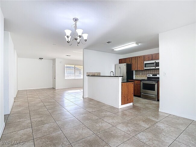 Foto del edificio - 1107 Cape Coral Pkwy W