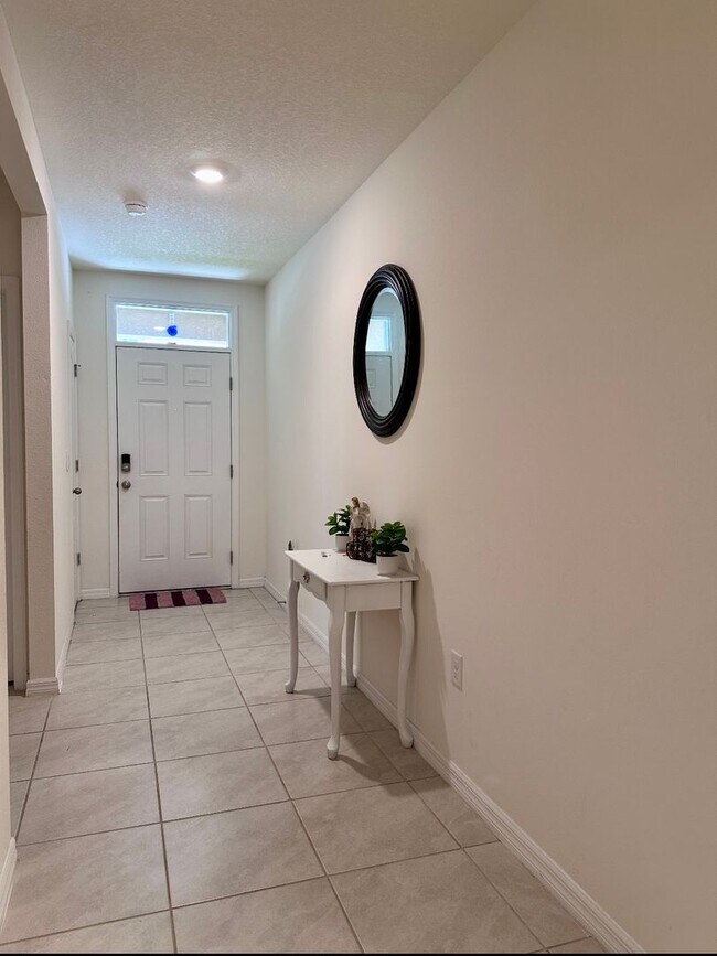 Foto del edificio - Nearly New 4-bedroom Sanford Home minutes ...