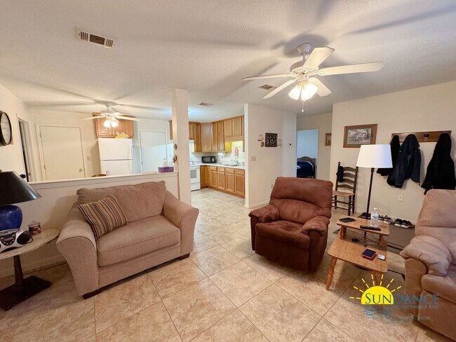 Building Photo - Charming 3-Bedroom Home located in between Hurlburt and Eglin AFB!
