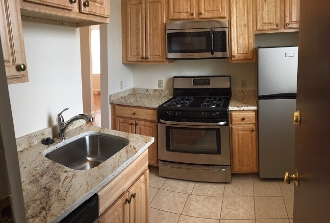 Primary Photo - 205 Winthrop Rd