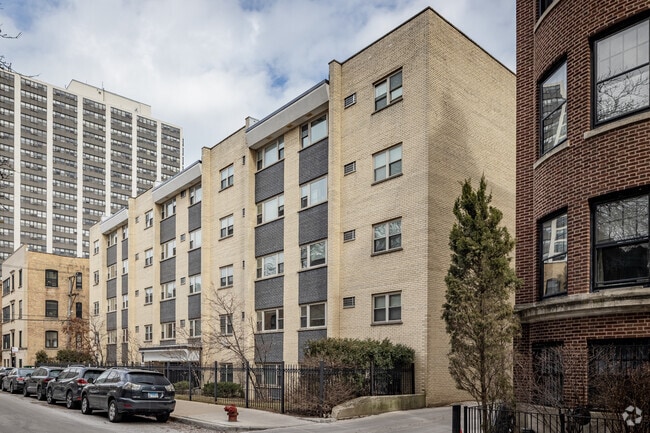 Building Photo - 350 - 3161 North Cambridge, LLC