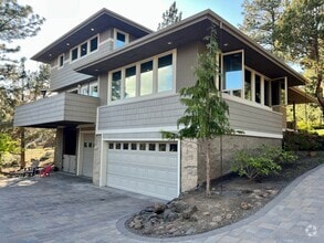 Building Photo - 1162 NW Hillside Park Dr