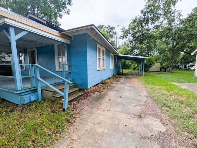 Building Photo - 4358 Kenneth Ave