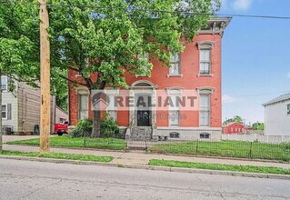 Building Photo - 716 Lewis St