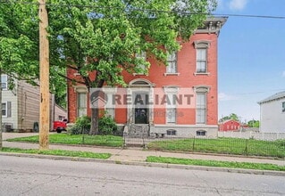 Building Photo - 716 Lewis St