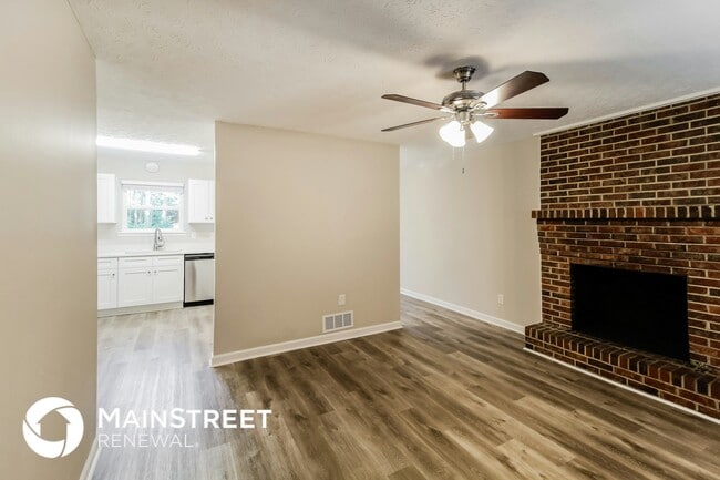 Building Photo - 635 Lakeridge Cir SE