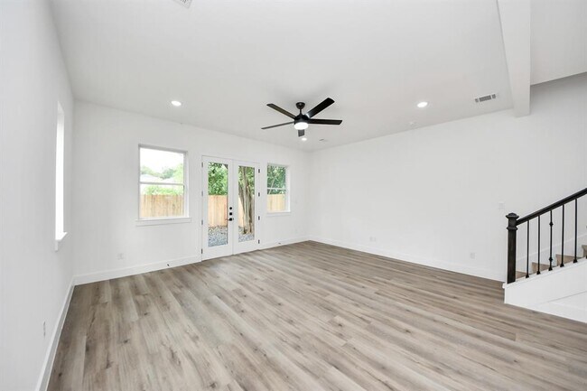Building Photo - 8311 Venus St