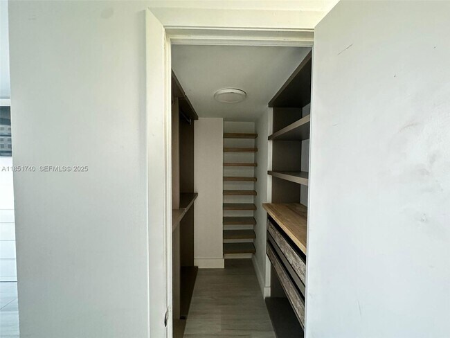 Foto del edificio - 2780 NE 183rd St