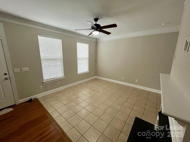 Foto del edificio - 21330 Pine St