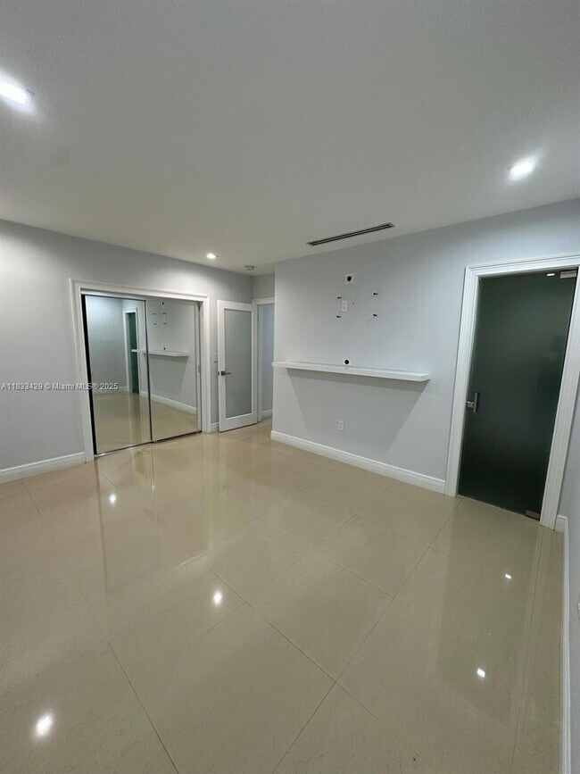 Foto del edificio - 1430 NW 183rd St