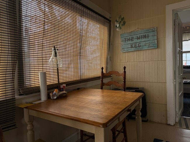 Foto del edificio - 621 Fairfield Beach Rd