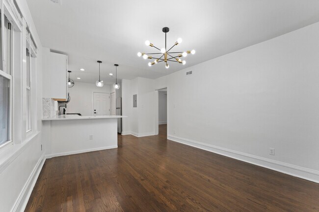 Foto del edificio - 5304 W Cornelia Ave