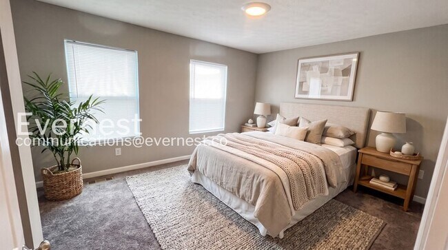 Foto del edificio - 3 Bed, 3 Bath Home with Garage / Available Now!