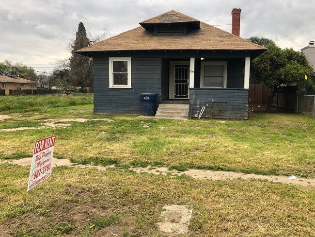 Building Photo - 232 E. STREET  2 BEDROOM 1 BATHROOM TULARE