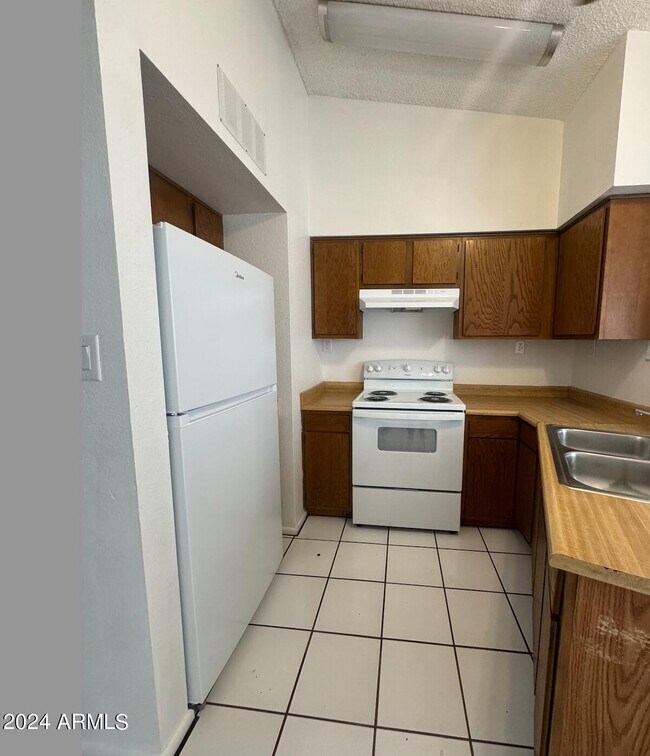 Building Photo - 306 S Westfall Ave