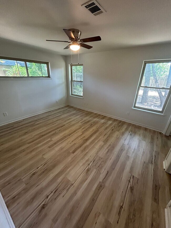 Building Photo - 2820 Yorkshire St