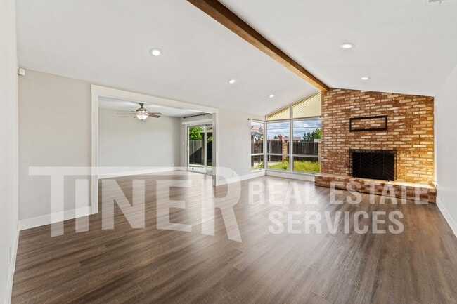 Foto del edificio - 6612 Modesto Dr