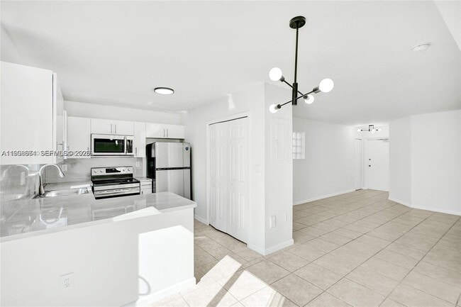 Foto del edificio - 3398 NE 9th Dr