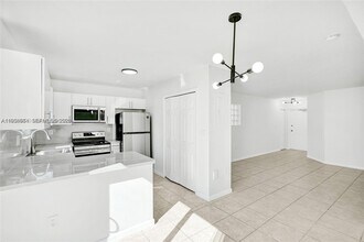 Building Photo - 3398 NE 9th Dr