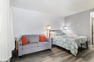 Building Photo - 933 Ocean Blvd Building Photo - 933 Ocean Blvd