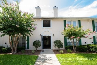 Building Photo - 13715 Richmond Park Dr N