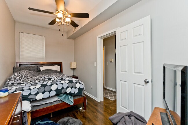 Foto del edificio - 2348 W Moffat St