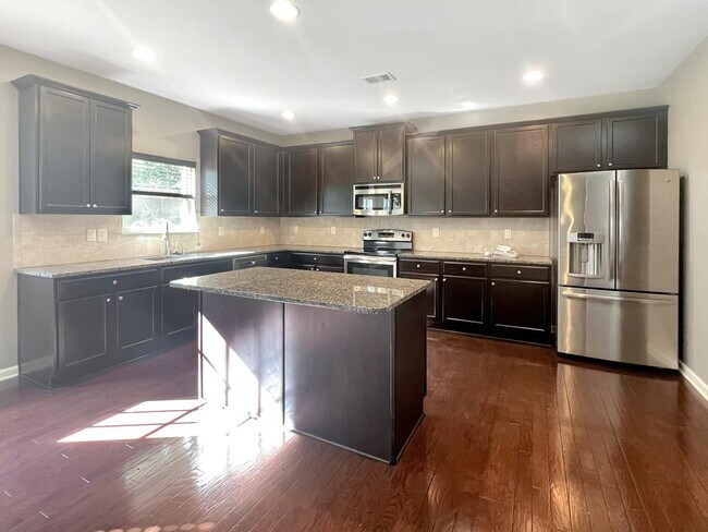 Building Photo - 802 Whitfield Oak Way NE