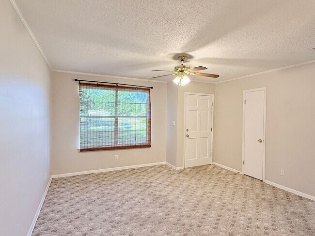 Building Photo - Spacious 3-Bedroom Home