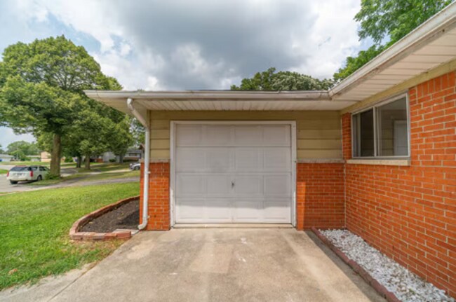Foto del edificio - 2588 Maybury Rd