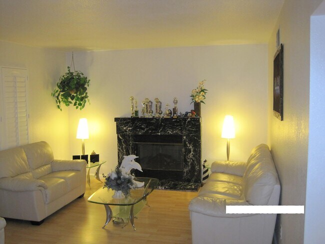 Foto del edificio - 10170 Tilton St