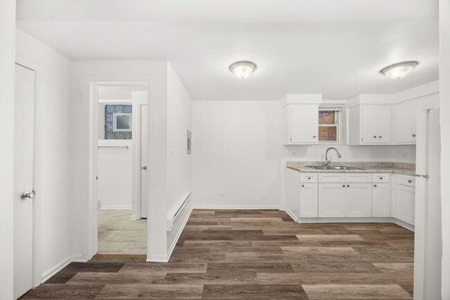 Building Photo - 1204 S 49th Ct