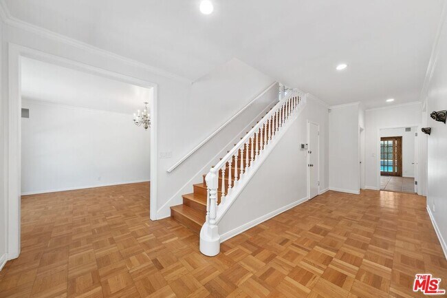 Foto del edificio - 517 Elm Dr