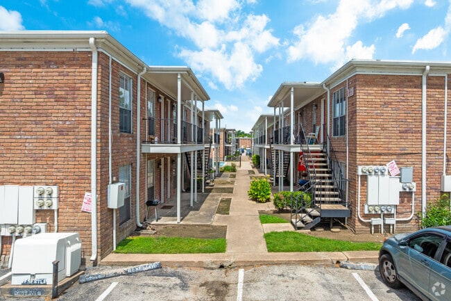 Building Photo - Crossings at Berkley Square