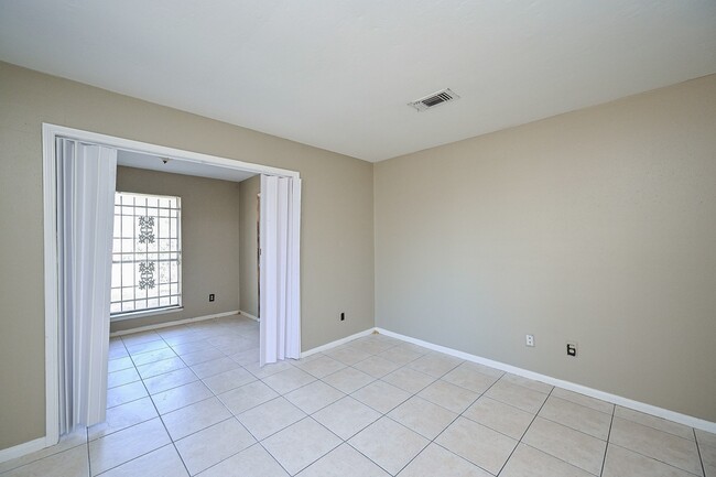 Foto del edificio - 9630 Glenwood Forest Dr