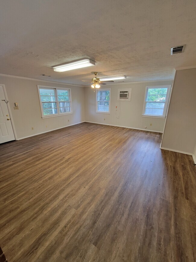 Foto del edificio - 3324 Harrison Rd